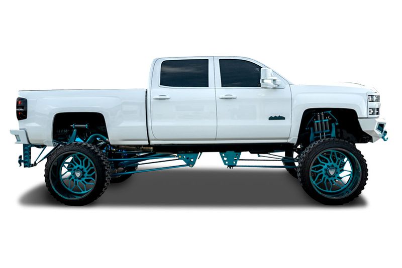 An incredible side shot photo of aChevrolet Silverado 2500 HD that you should buy.