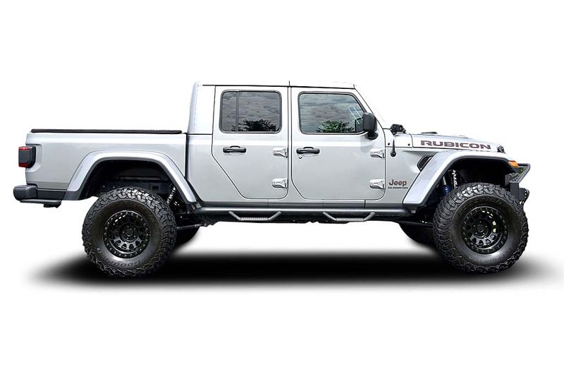 An incredible side shot photo of aJeep Gladiator that you should buy.