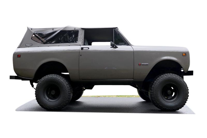 An incredible side shot photo of aInternational Harvester Scout II that you should buy.