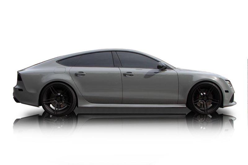 An incredible side shot photo of aAudi RS7 that you should buy.