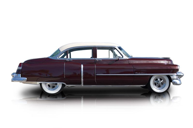An incredible side shot photo of aCadillac Series 62 that you should buy.
