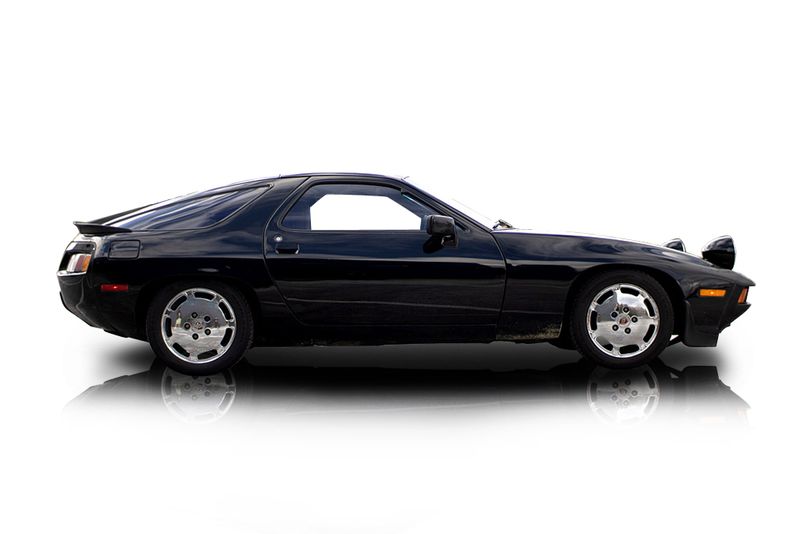 An incredible side shot photo of aPorsche 928 that you should buy.