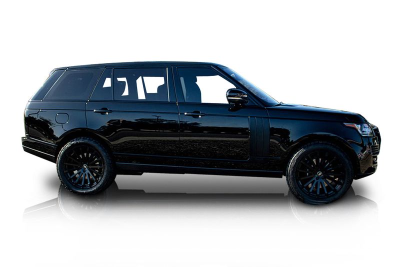 An incredible side shot photo of aLand Rover Range Rover that you should buy.