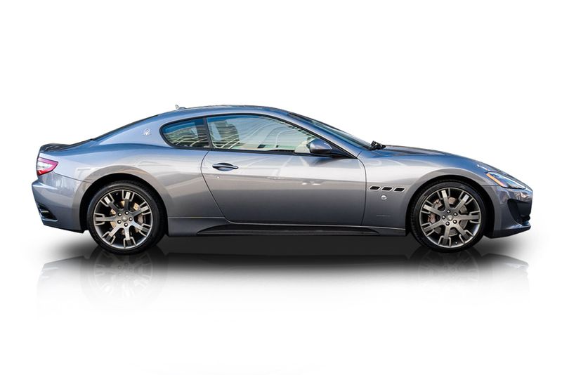 An incredible side shot photo of aMaserati GranTurismo that you should buy.