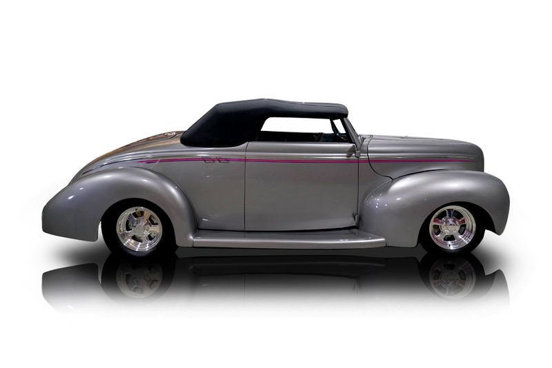 An incredible side shot photo of aFord Deluxe that you should buy.