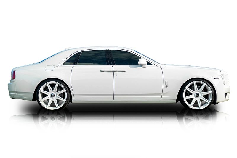 An incredible side shot photo of aRolls-Royce Ghost that you should buy.