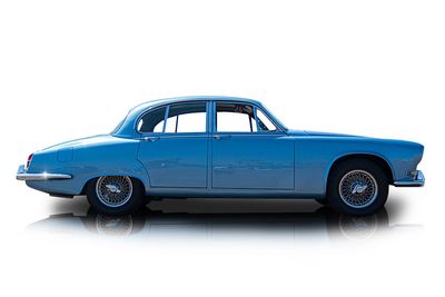 Passenger side photo of 1967 Jaguar 420