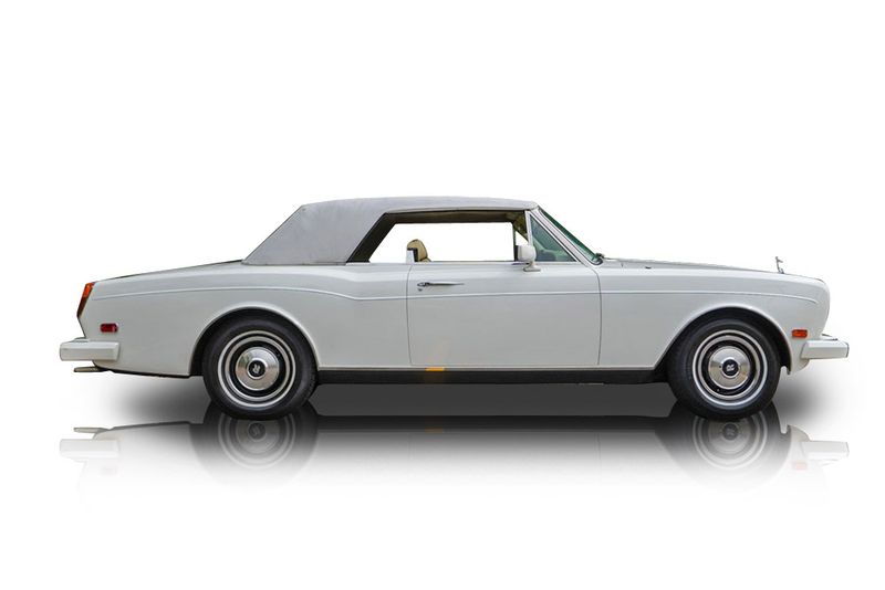 An incredible side shot photo of aRolls-Royce Corniche that you should buy.
