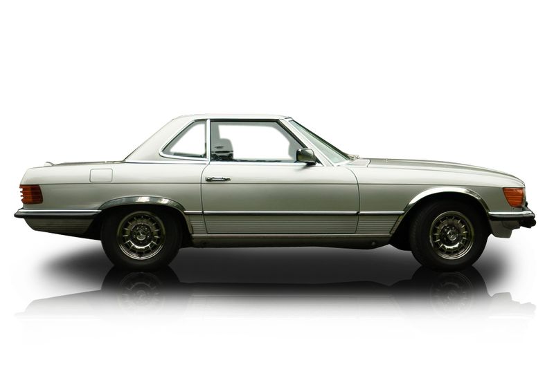 An incredible side shot photo of aMercedes-Benz 280SL that you should buy.