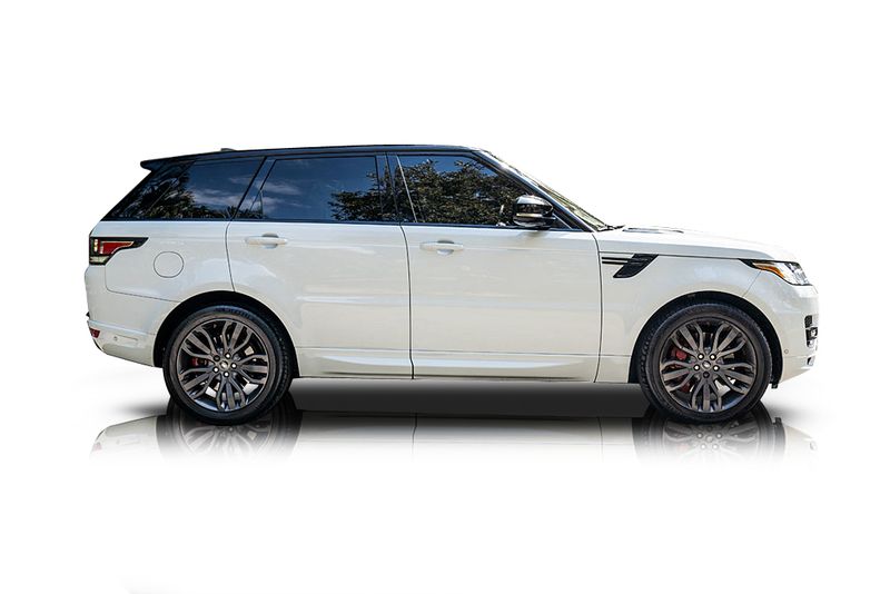 An incredible side shot photo of aLand Rover Range Rover Sport that you should buy.