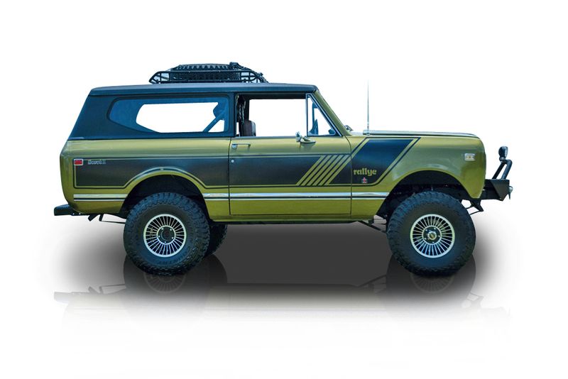 An incredible side shot photo of aInternational Harvester Scout II that you should buy.