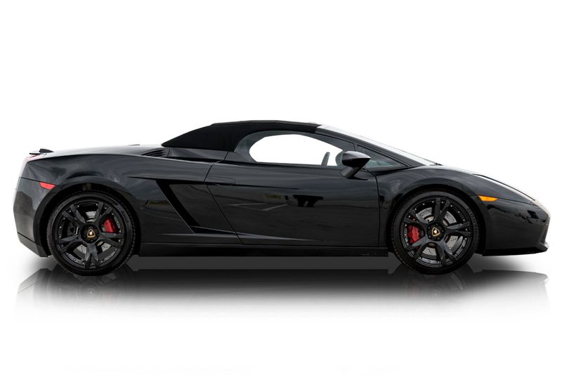 An incredible side shot photo of aLamborghini Gallardo that you should buy.