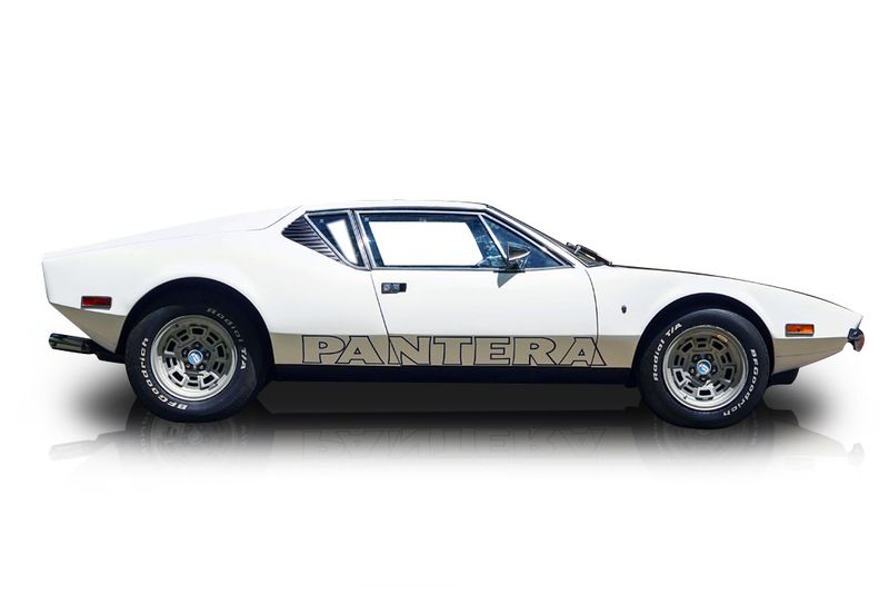 An incredible side shot photo of aDe Tomaso Pantera that you should buy.