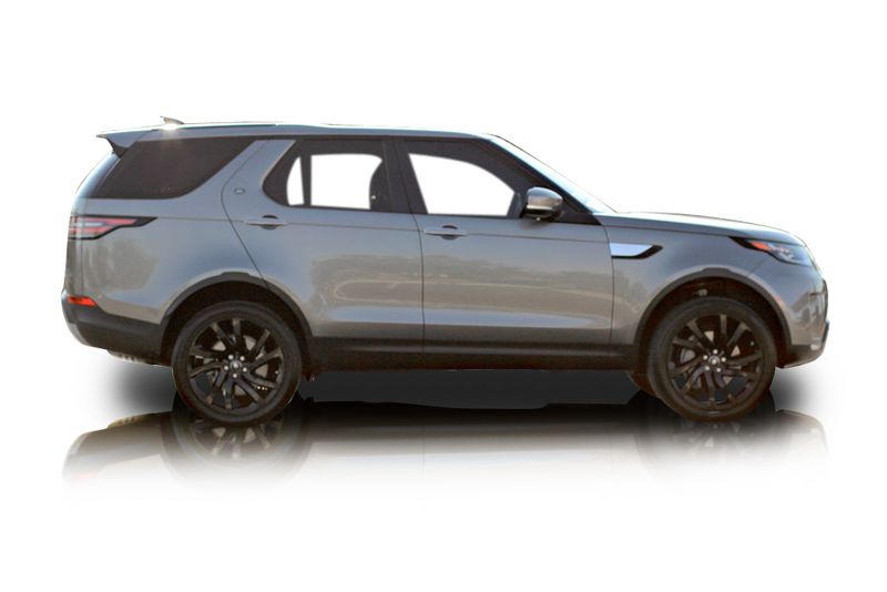 An incredible side shot photo of aLand Rover Discovery that you should buy.