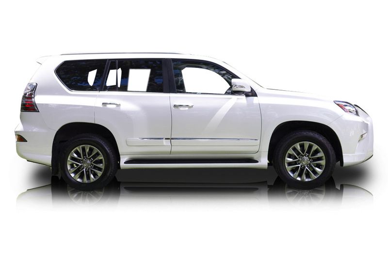 An incredible side shot photo of aLexus GX460 that you should buy.