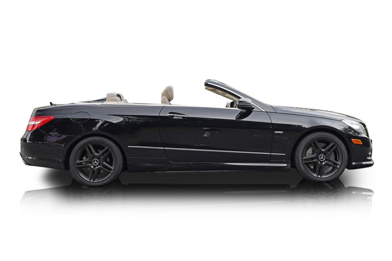 An incredible side shot photo of aMercedes-Benz E550 that you should buy.