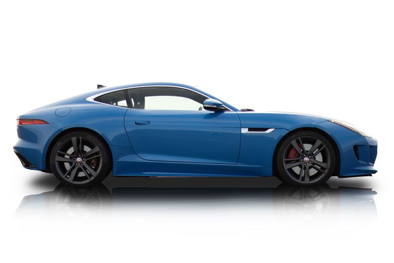 An incredible side shot photo of aJaguar F-Type that you should buy.