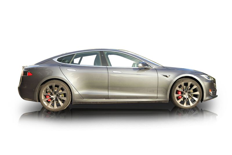 An incredible side shot photo of aTesla Model S that you should buy.