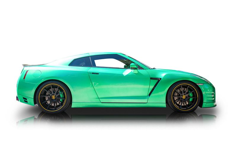 An incredible side shot photo of aNissan GT-R that you should buy.