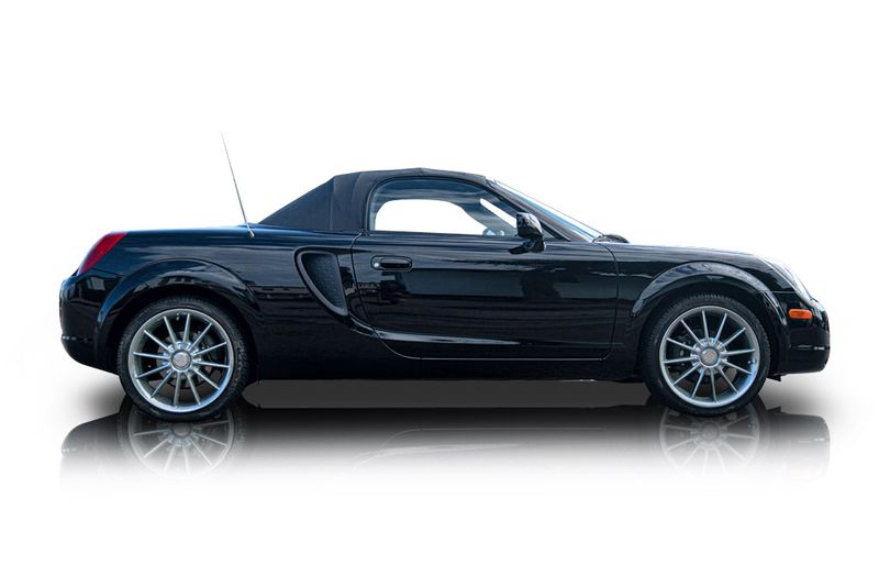 An incredible side shot photo of aToyota MR2 that you should buy.