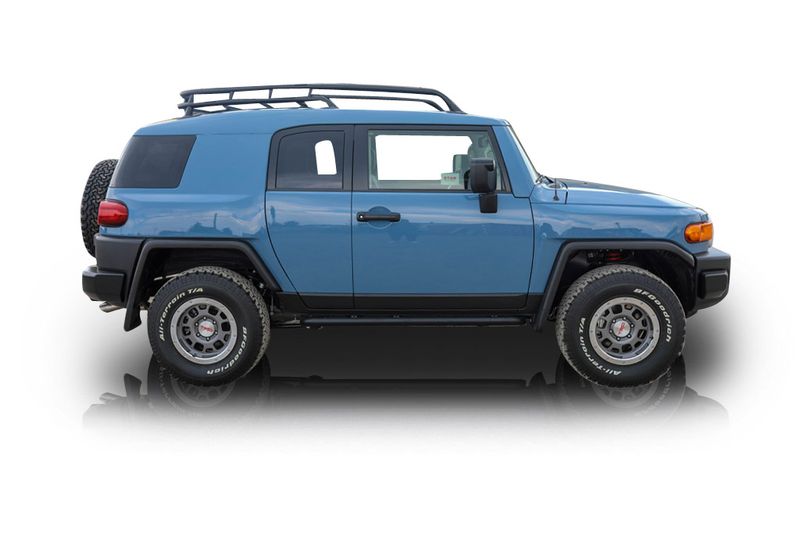 An incredible side shot photo of aToyota FJ Cruiser that you should buy.