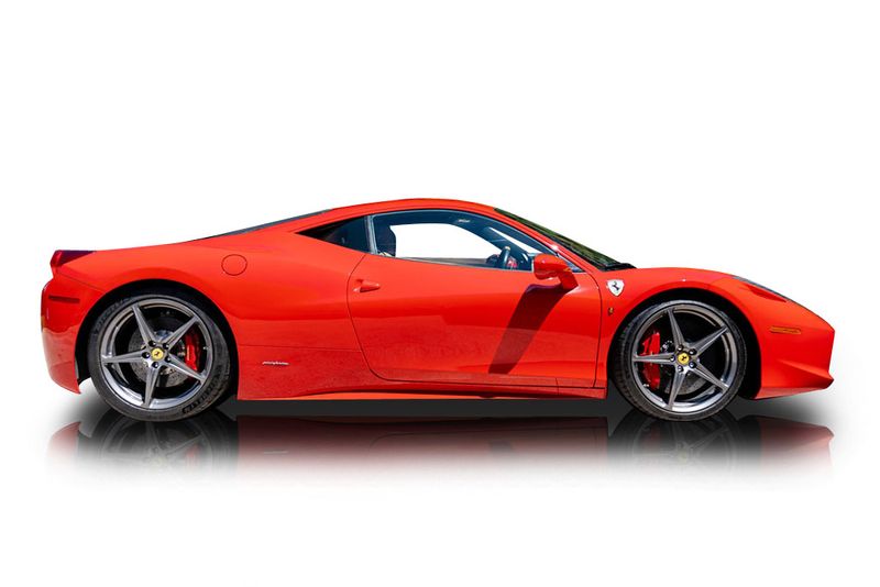 An incredible side shot photo of aFerrari 458 Italia that you should buy.