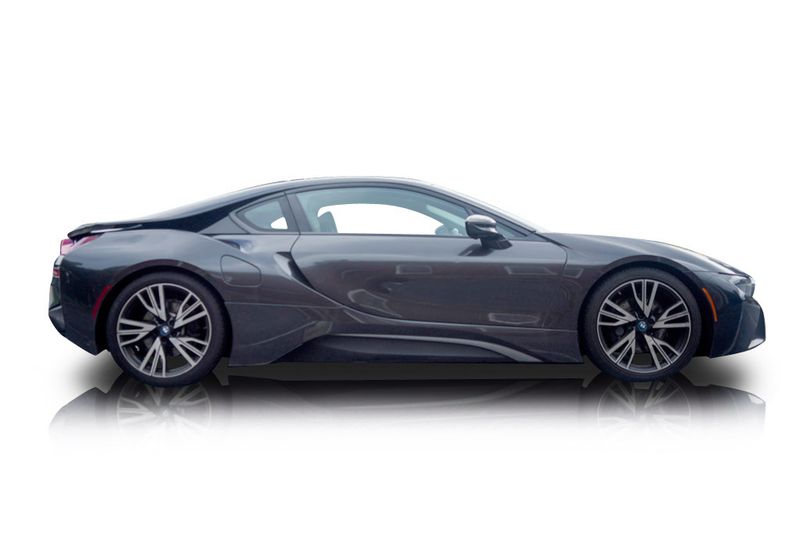 An incredible side shot photo of aBMW I8 that you should buy.