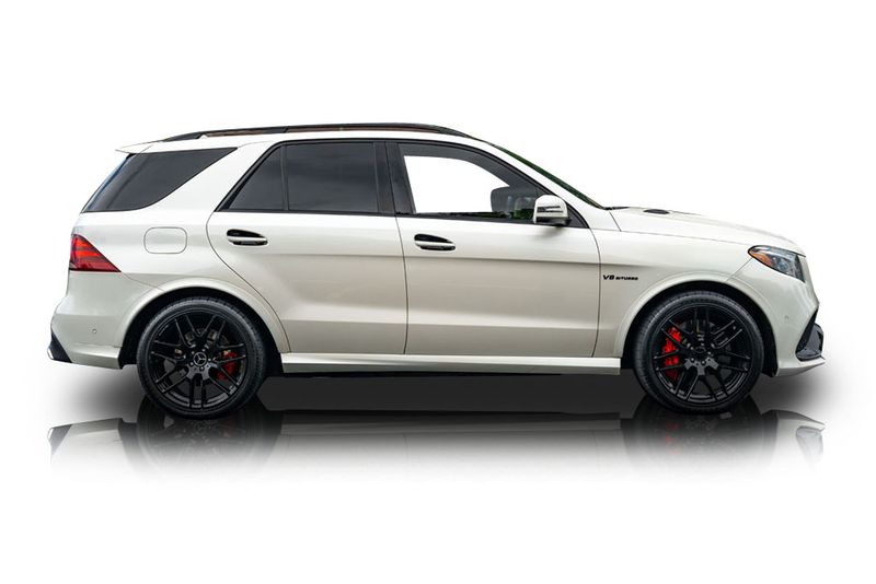 An incredible side shot photo of aMercedes-Benz GLE63 S AMG that you should buy.