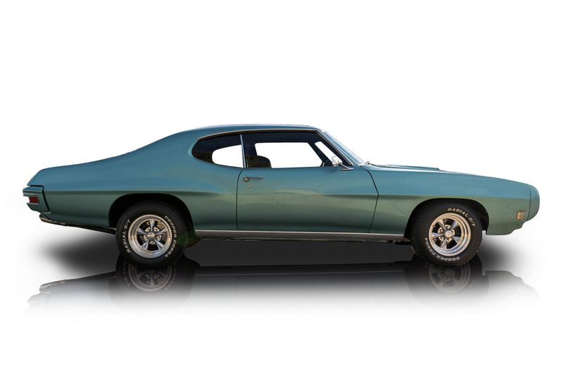 An incredible side shot photo of aPontiac GTO that you should buy.