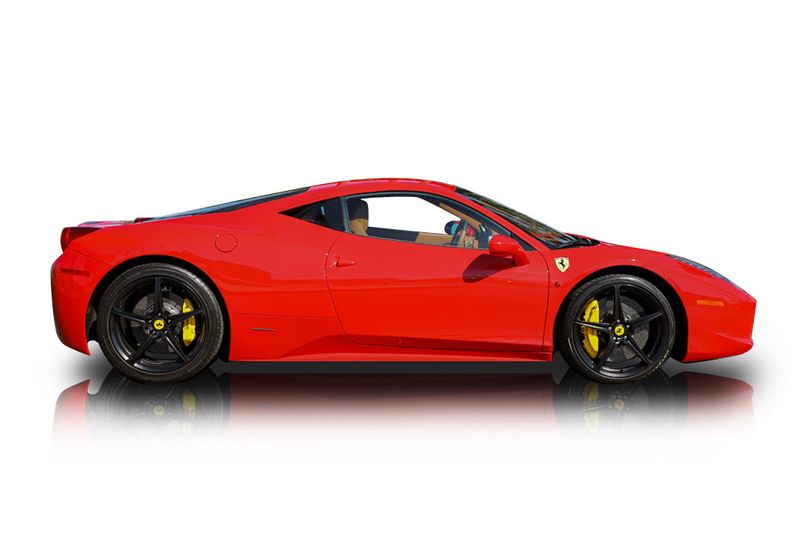 An incredible side shot photo of aFerrari 458 Italia that you should buy.
