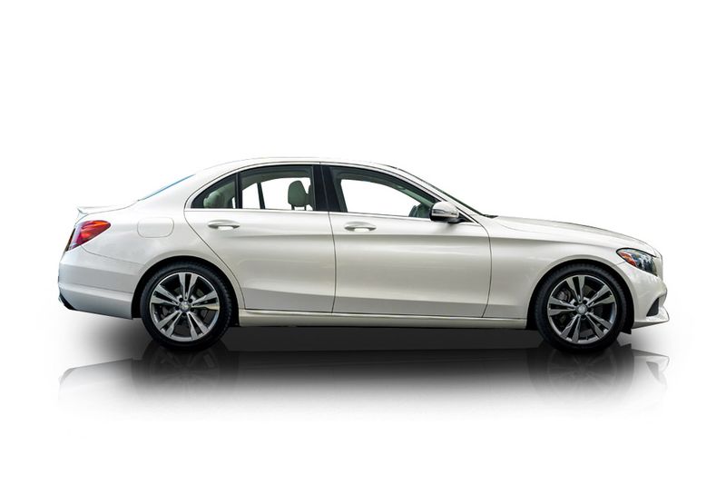 An incredible side shot photo of aMercedes-Benz C300 that you should buy.