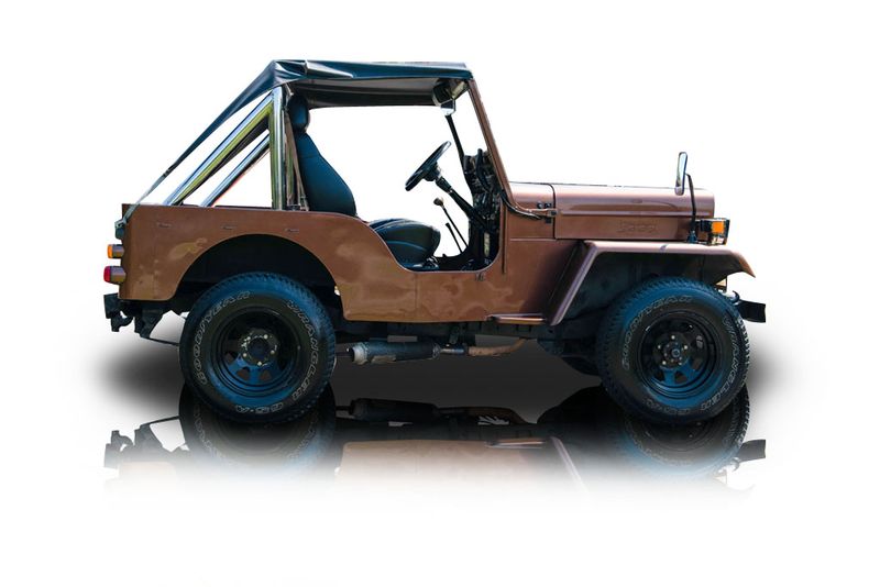 An incredible side shot photo of aMitsubishi Jeep that you should buy.