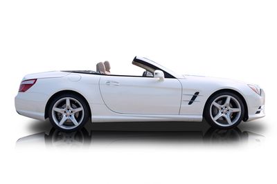 Passenger side photo of 2016 Mercedes-Benz SL400