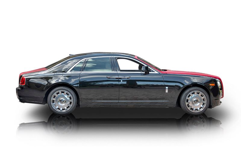 An incredible side shot photo of aRolls-Royce Ghost that you should buy.