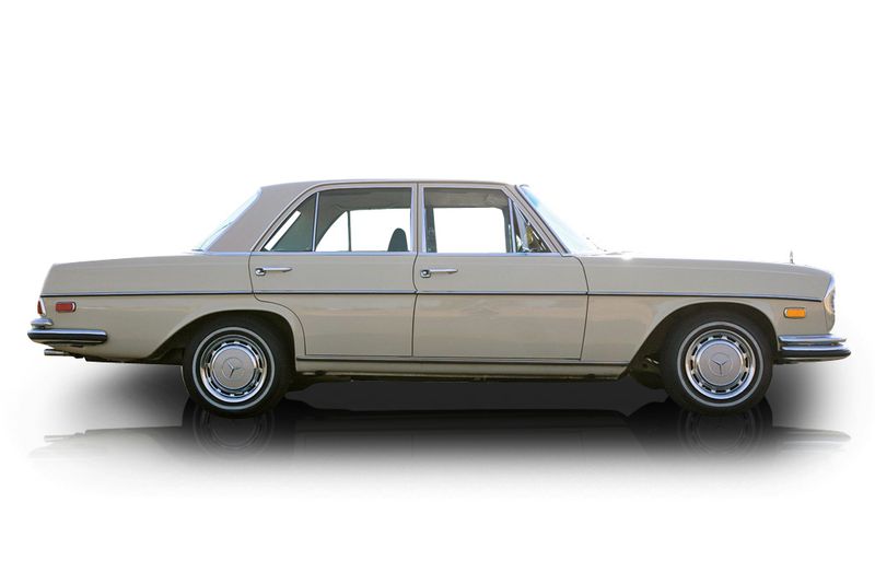 An incredible side shot photo of aMercedes-Benz 280S that you should buy.