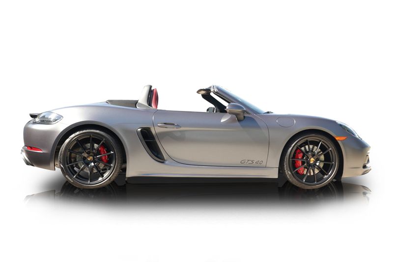 An incredible side shot photo of aPorsche 718 Boxster that you should buy.