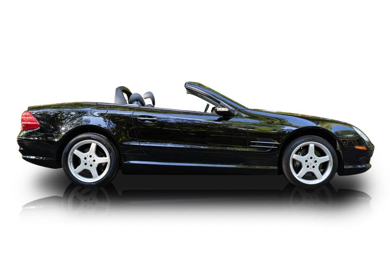 An incredible side shot photo of aMercedes-Benz SL500 that you should buy.