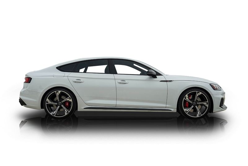 An incredible side shot photo of aAudi RS5 that you should buy.