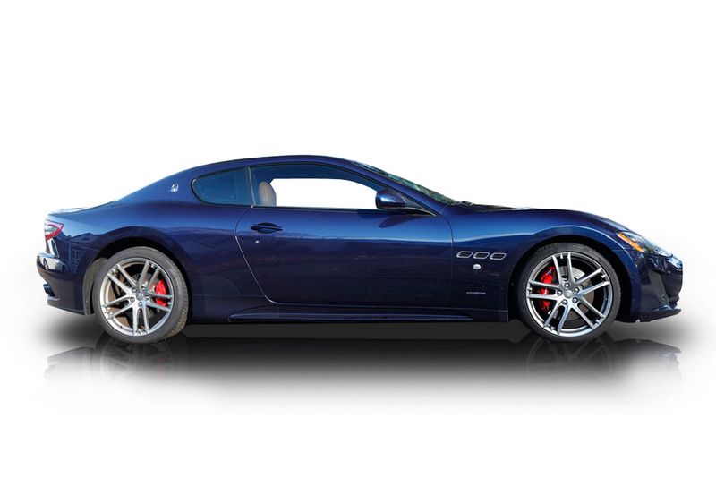 An incredible side shot photo of aMaserati GranTurismo that you should buy.