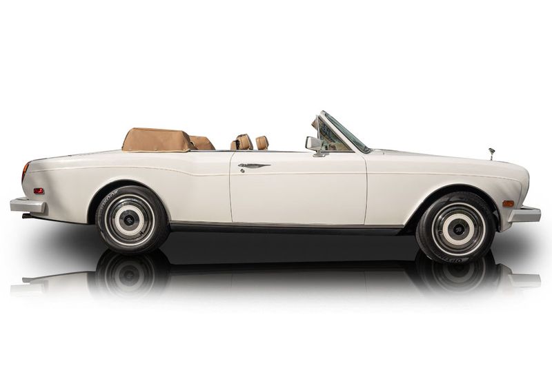 An incredible side shot photo of aRolls-Royce Corniche that you should buy.