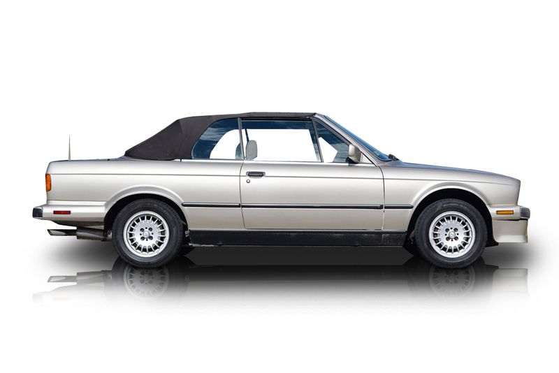 An incredible side shot photo of aBMW 325i that you should buy.