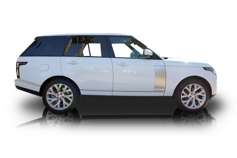 An incredible side shot photo of aLand Rover Range Rover that you should buy.
