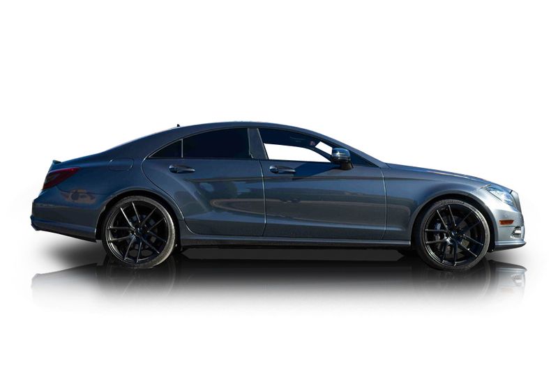 An incredible side shot photo of aMercedes-Benz CLS 550 that you should buy.