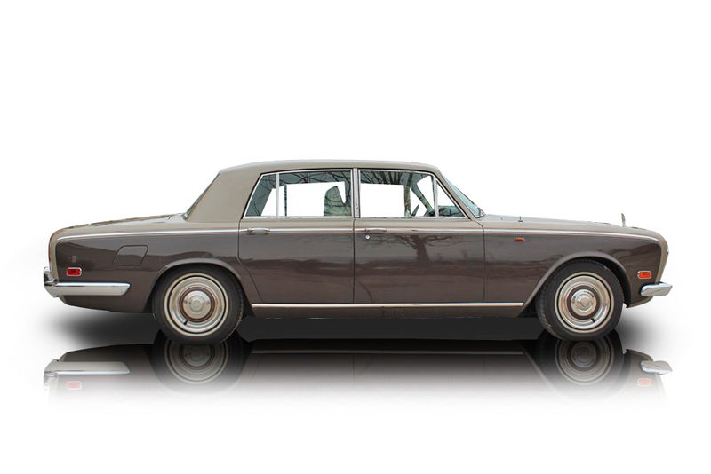 An incredible side shot photo of aRolls-Royce Silver Shadow that you should buy.