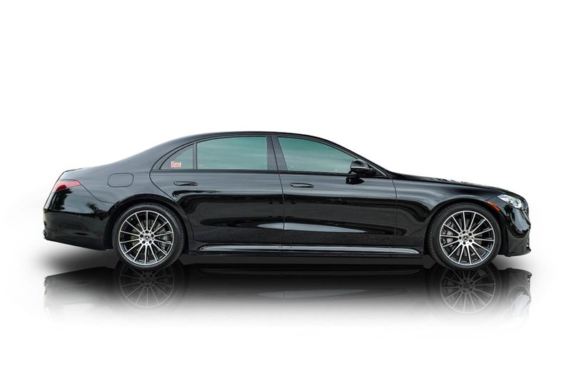 An incredible side shot photo of aMercedes-Benz S580 that you should buy.