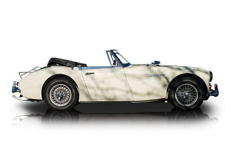 An incredible side shot photo of aAustin Healey 3000 that you should buy.