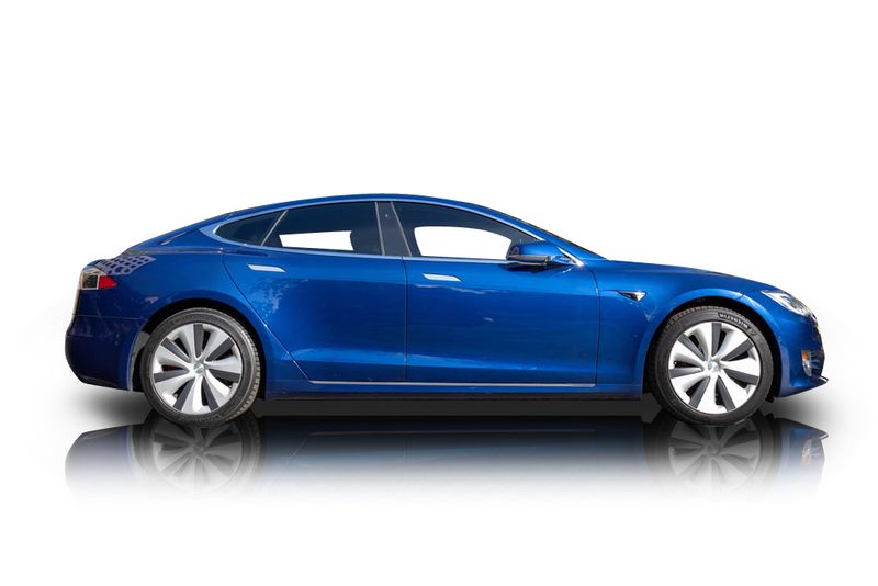 An incredible side shot photo of aTesla Model S that you should buy.