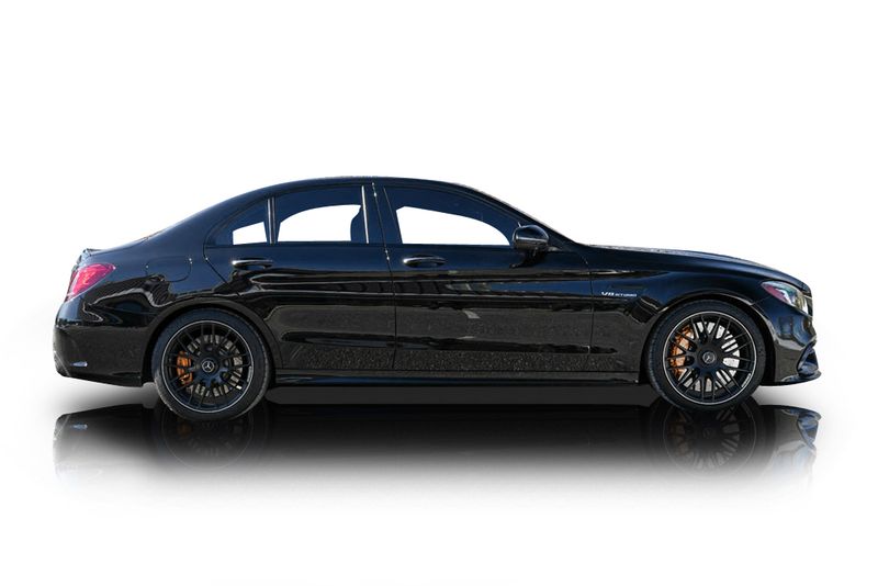 An incredible side shot photo of aMercedes-Benz C63 AMG S that you should buy.
