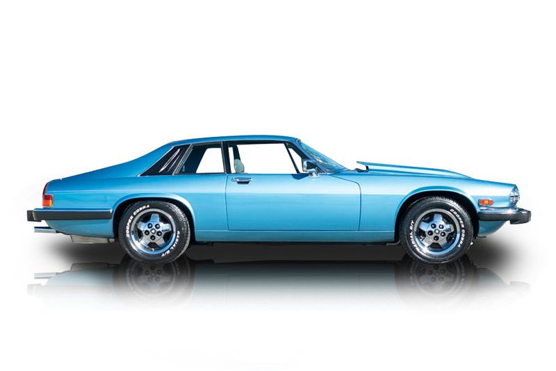 An incredible side shot photo of aJaguar XJ that you should buy.