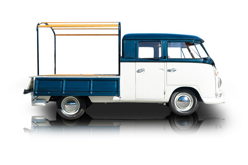 An incredible side shot photo of aVolkswagen Transporter that you should buy.